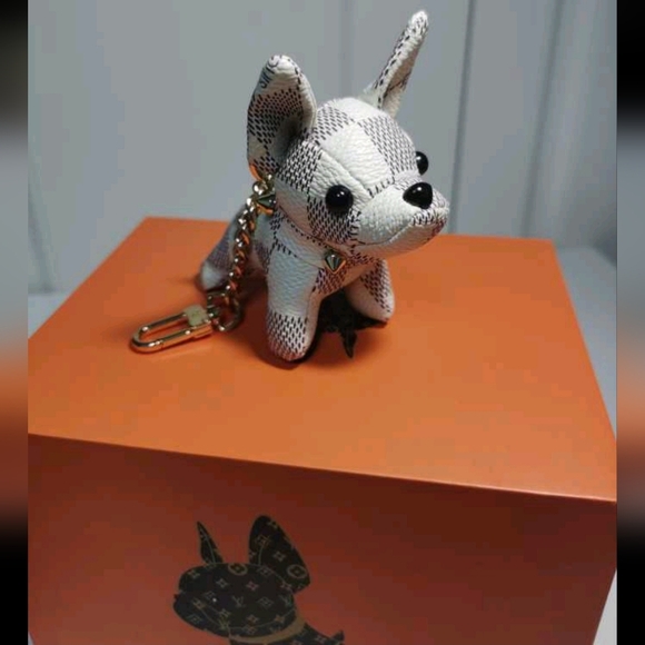 🆕️Luxury 🐕 White Doggie Damier azur Style Leather Novelty Keychain / Bag Charm - Picture 12 of 16